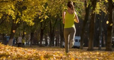 Sonbahar Park'ta jogging runner kadın