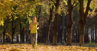 Sonbahar Park'ta jogging runner