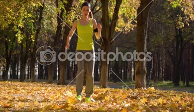 Sonbahar Park'ta jogging runner 