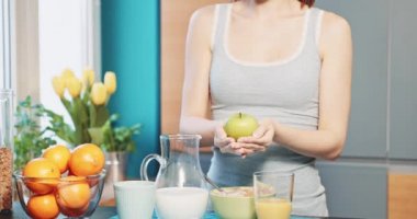 Sağlıklı kahvaltılık yemek kadın