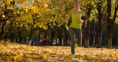 Sonbahar Park'ta jogging runner 