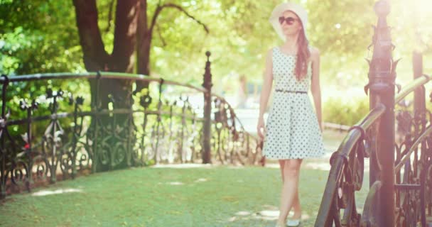 Beautiful woman in park — Stock Video