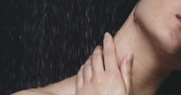 Woman taking shower — Stock Video