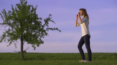 Mutlu kadın yürüyüşü