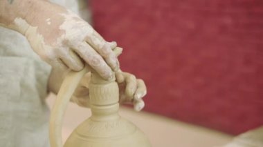 Çanak çömlek oluşturma işlemi