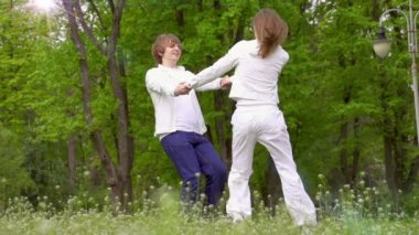 Genç Romantik Çift iplik