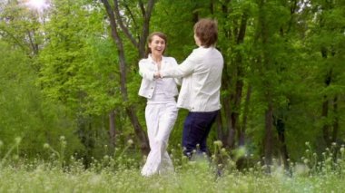 Genç Romantik Çift iplik