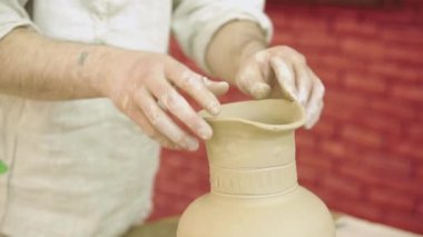 Çanak çömlek oluşturma işlemi