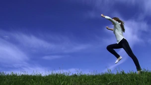 Attractive woman having fun outdoors — Αρχείο Βίντεο