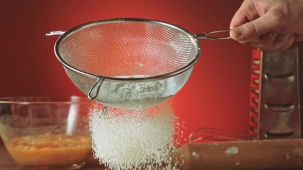 Sifting flour through sieve — Stock Video