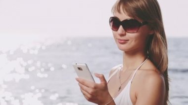 güzel kadın Smartphone'da söz