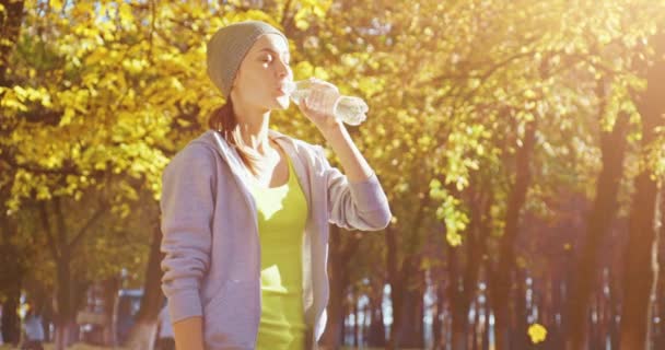 Athletic beautiful sports woman drinking — Stock Video