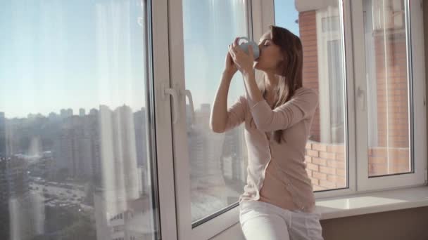 Woman drinking coffee — Stock Video