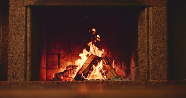 Sıcak sıcak şömine — Stok video