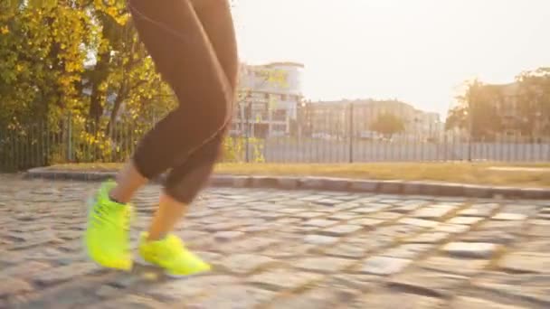 Coureur femme pieds courir — Video