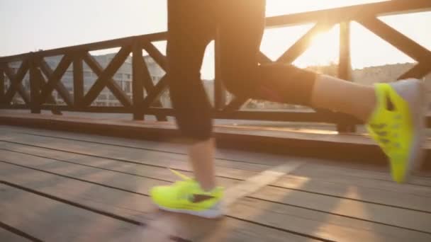 Coureur femme pieds courir — Video