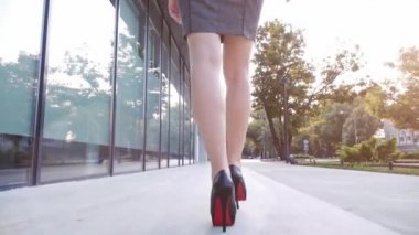 seksi kadın bacaklar siyah ayakkabı