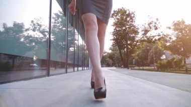 seksi kadın bacaklar siyah ayakkabı