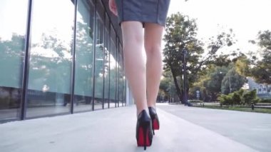 seksi kadın bacaklar siyah ayakkabı