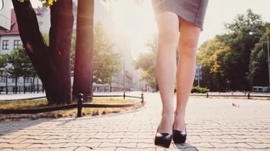 seksi kadın bacaklar siyah ayakkabı