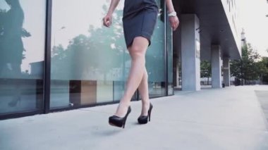 seksi kadın bacaklar siyah ayakkabı