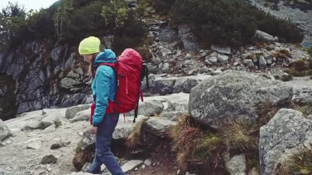 Hiker woman walking away from cliff — Stock Video