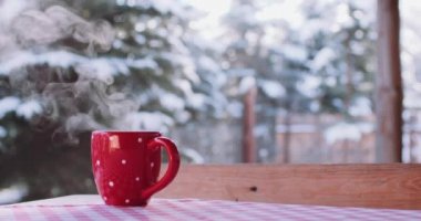 Kış zaman sıcak içecek fincan