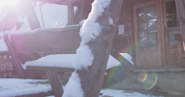 木製スイング スイング雪 — ストック動画