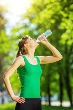 Kadın içme suyu şişe Park