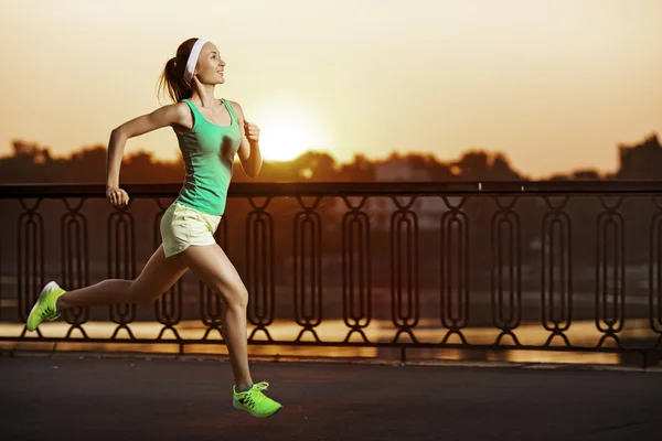 Woman running in  city on quay — Stock Photo, Image