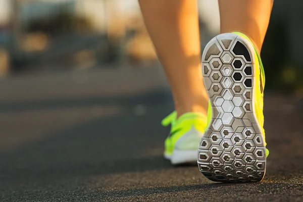Runner vrouw voeten — Stockfoto