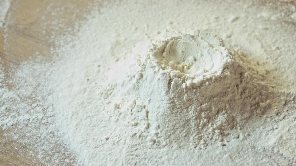 tomber oeuf dans la farine 