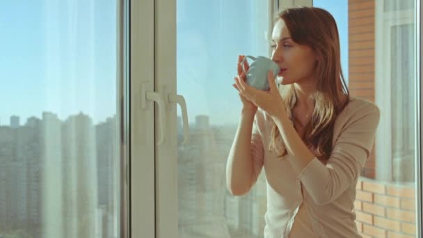 Woman drinking coffee — Stock Video