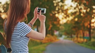 Dijital smartphone kullanan kadın