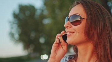 Dijital smartphone kullanan kadın