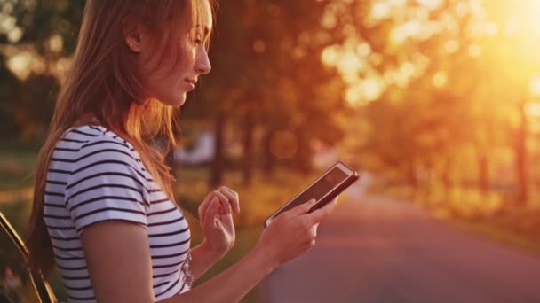 Woman using digital tablet — Stock Video