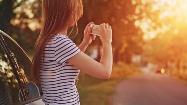 femme utilisant un smartphone numérique 