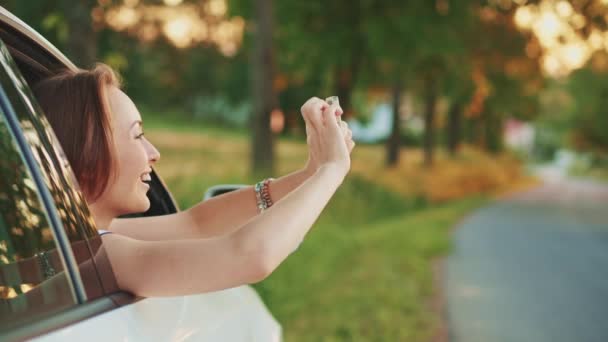 femme utilisant un smartphone numérique 