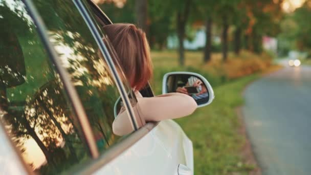 femme utilisant un smartphone numérique 