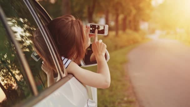 femme utilisant un smartphone numérique 