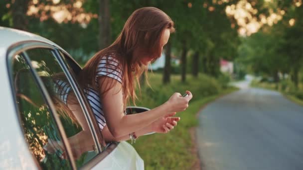 femme utilisant un smartphone numérique 