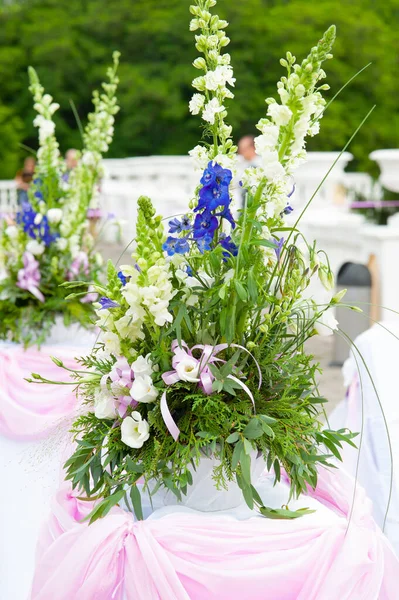 White Blue Green Wedding Flowers Decoration Outdoor Party — Stock Photo, Image