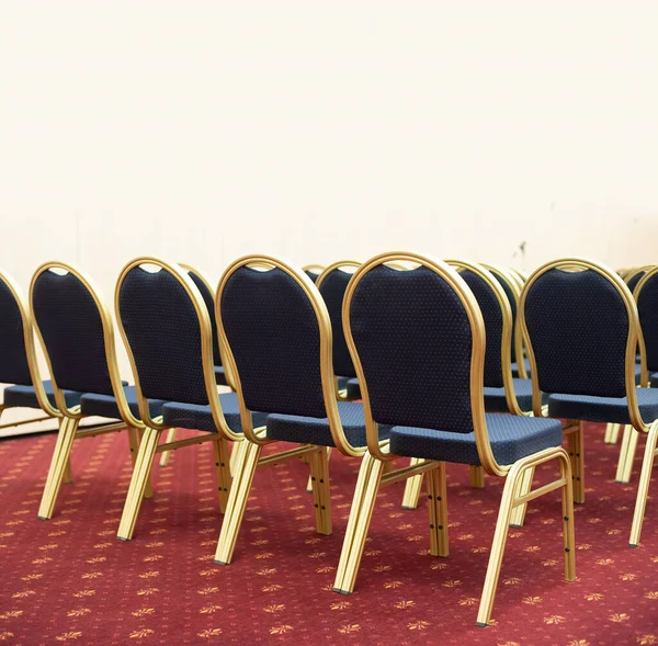 Niebieskie Krzesła Rzędzie Tyłu — Zdjęcie stockowe
