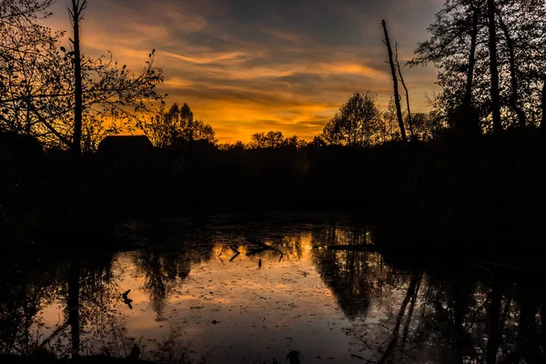 Marais au crépuscule et au coucher du soleil. Fédération de Russie — Photo