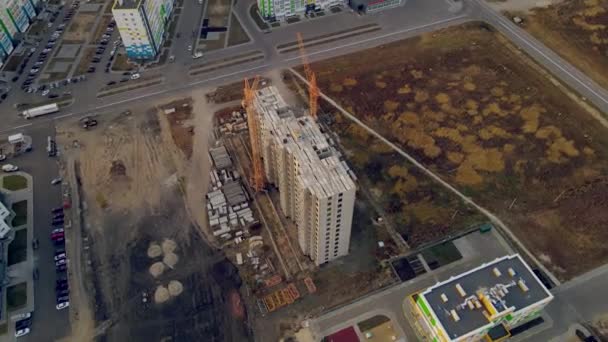 Будівництво нових будинків у нових районах міста Пенза. — стокове відео