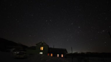 Yıldızlı gökyüzünün köy evinin zamanı geldi.