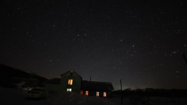 Yıldızlı gökyüzünün köy evinin zamanı geldi.