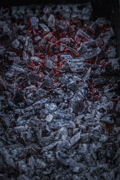 火から出る石炭は料理に適しています 高品質の写真 — ストック写真