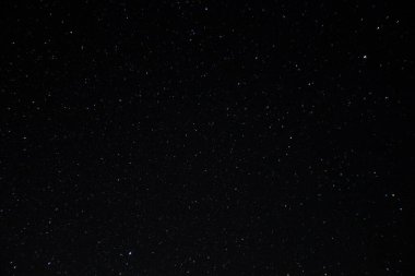 Çok karanlık bir yıldızlı gece. Rusya Federasyonu 'nda çekilmiş bir fotoğraf. Yüksek kalite fotoğraf