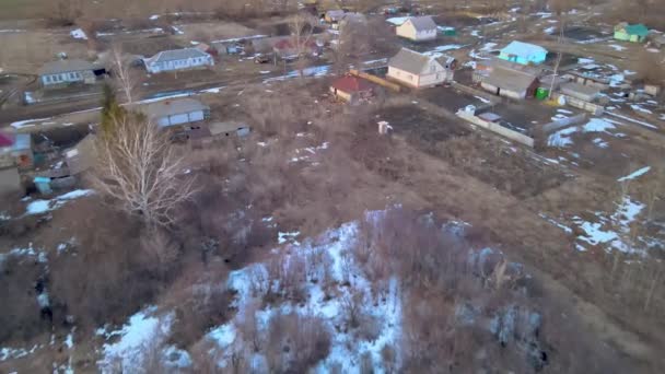 Vliegen over het platteland in het voorjaar in de Penza regio — Stockvideo